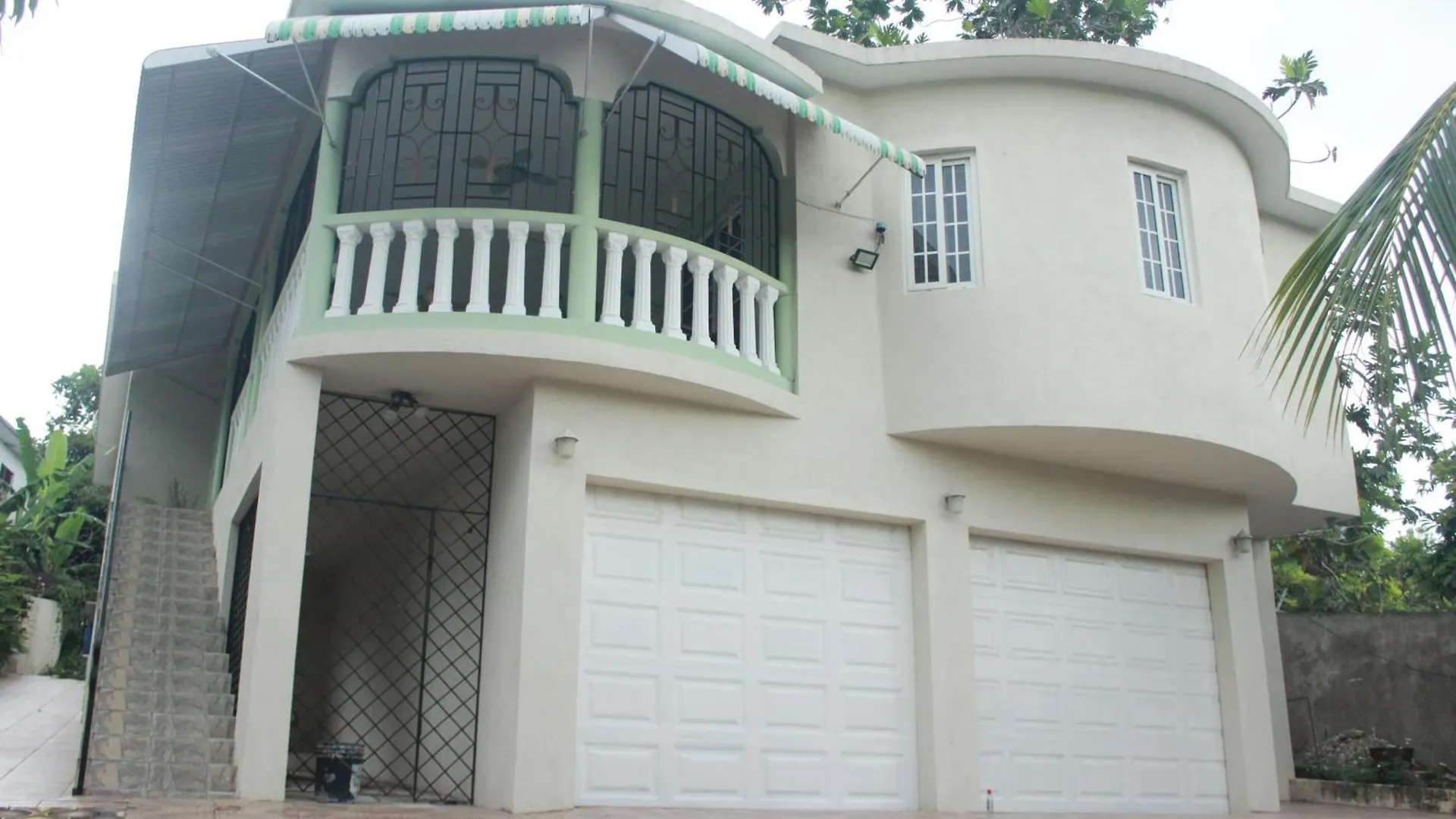 Sun Valley Retreat In Montego Bay