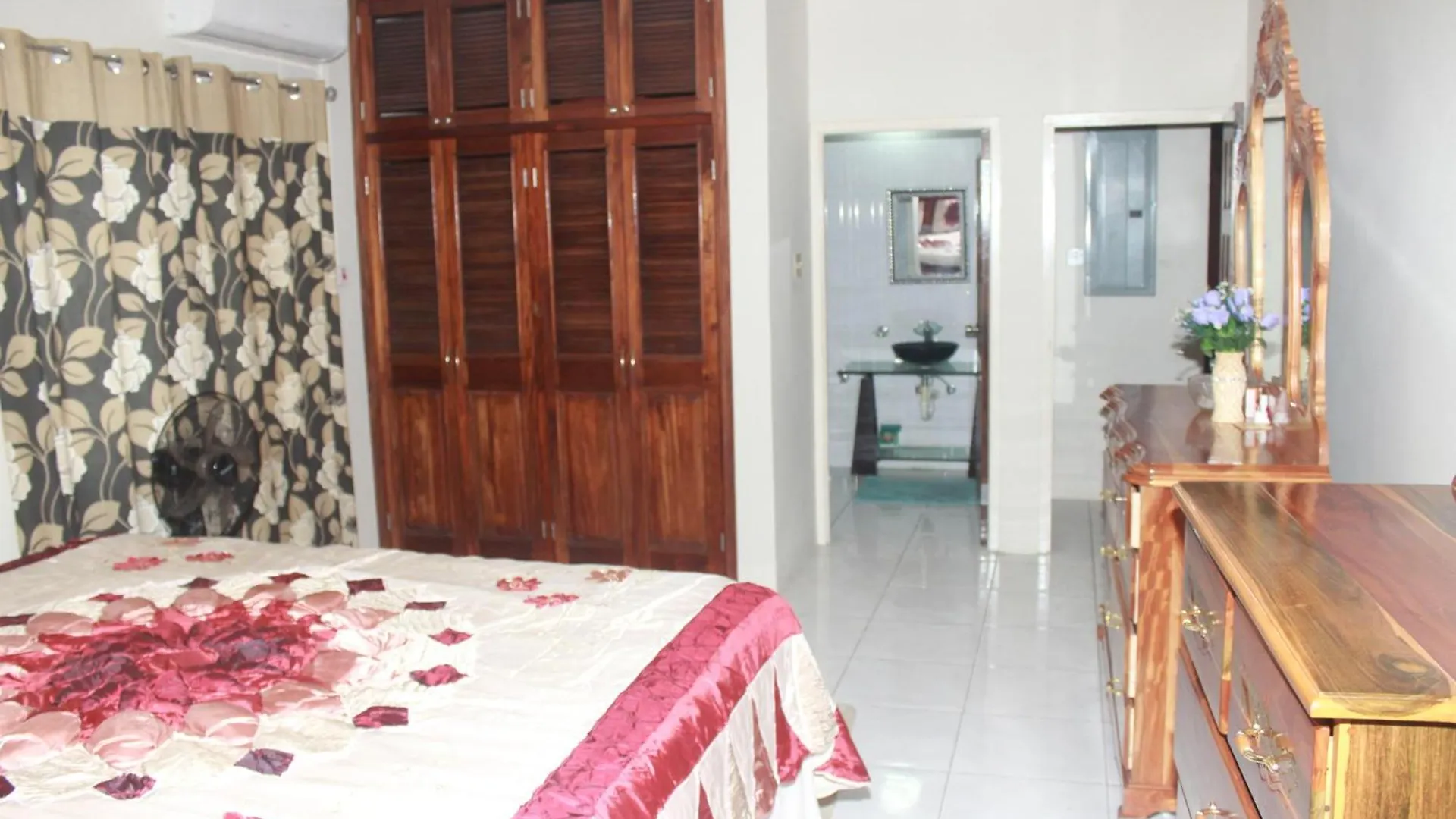 Sun Valley Retreat In Montego Bay 0*,